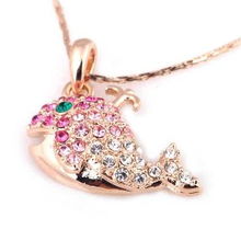 精致與優雅的融合——伊泰蓮娜麗晶海豚粉合金項鏈